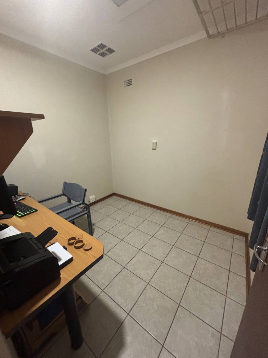 4 Bedroom Property for Sale in Postmasburg Northern Cape